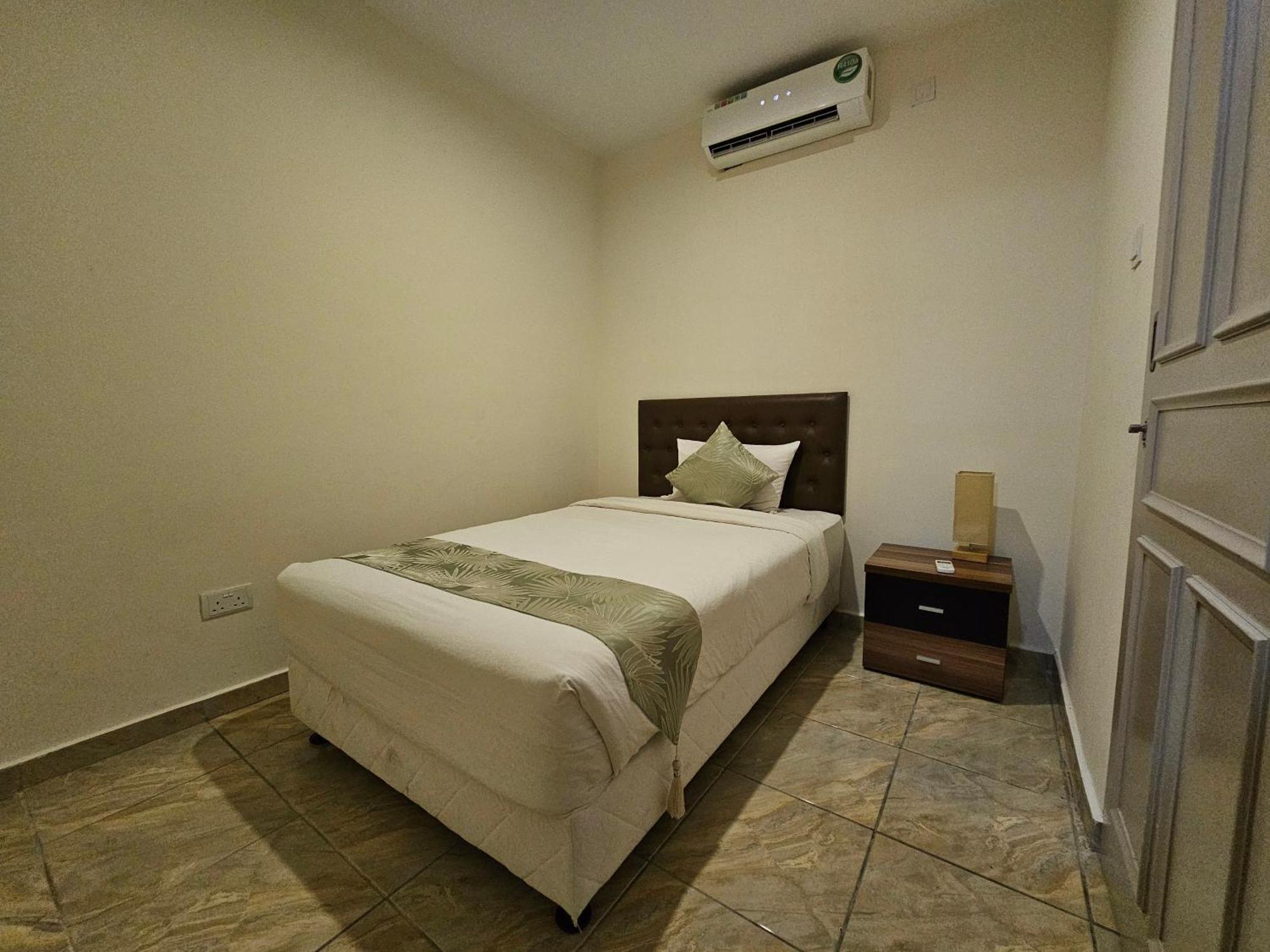 Wafa Hotel & Apartment Kampong Mata Mata Exteriör bild